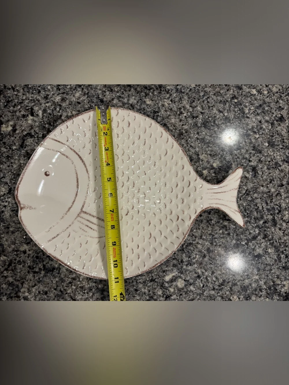 🐟White Fish-Shaped Decorative Plate - Home Accents
